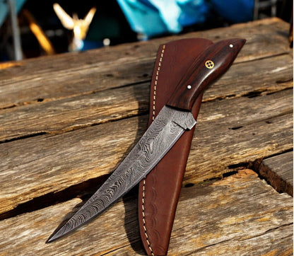  Ergonomic rosewood handle of the fillet knife