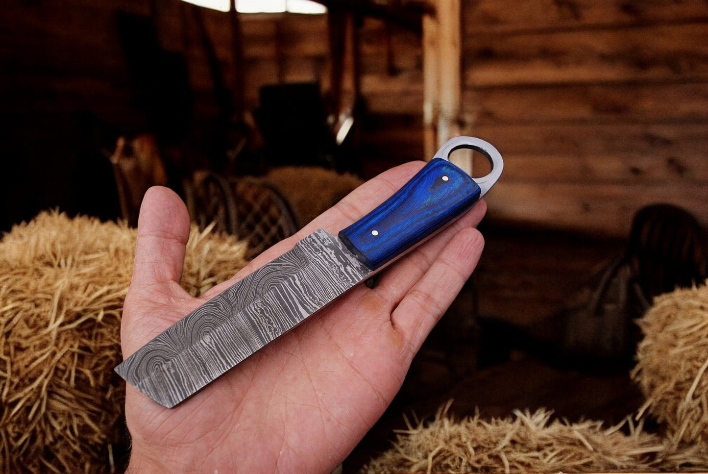 Epoxy Resin Handle of the Bull Cutter Knife in Detail
